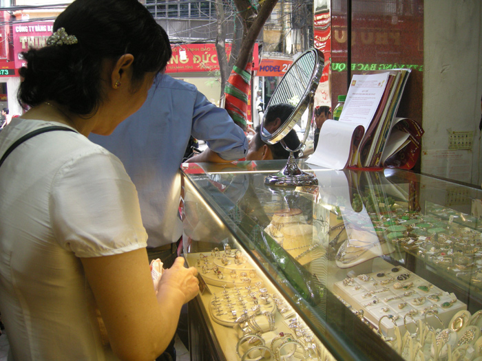 Giá vàng trong nước giảm nhẹ