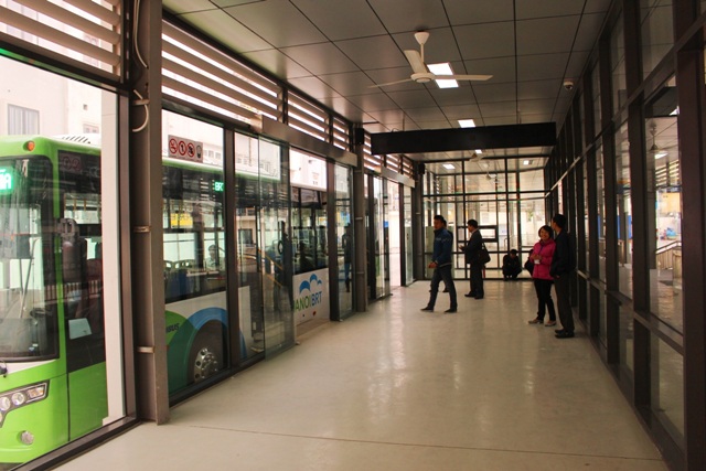 Hà Nội Xe buýt nhanh trong ngày thứ hai chạy thử nghiệm