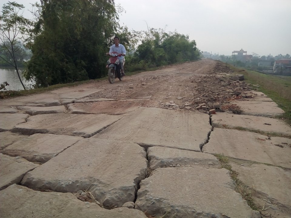 Dân khổ  vì đường