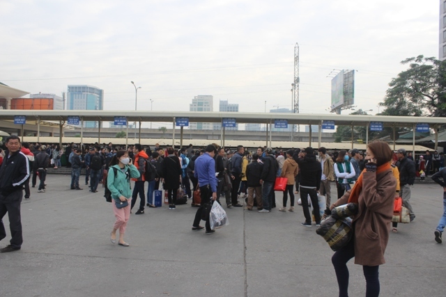 Hà Nội Hàng trăm xe khách tại bến xe Mỹ Đình từ chối đón khách