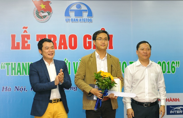 Trao giải Cuộc thi viết “Thanh niên với văn hóa giao thông”