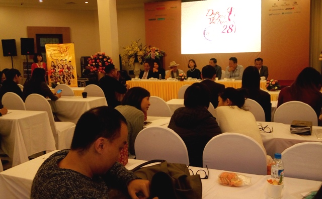 “Duyên dáng Việt Nam” dành tặng hàng chục ngàn học bổng cho học sinh, sinh viên nghèo hiếu học