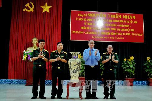 Chủ tịch Ủy ban Trung ương MTTQ Việt Nam thăm và chúc mừng Sư đoàn 9 - Quân đoàn 4