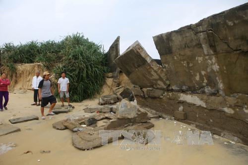 Nhiều điểm bờ biển ở Thừa Thiên - Huế bị sạt lở nghiêm trọng