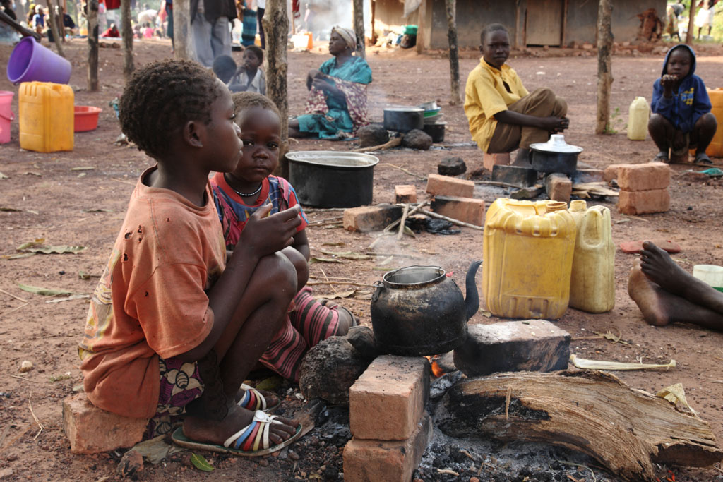Bức tranh nhân đạo nhiều gam màu xám ở Nam Sudan