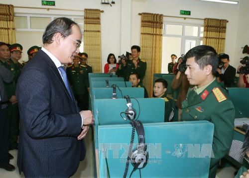Đồng chí Nguyễn Thiện Nhân chúc mừng Trường sỹ quan đặc công