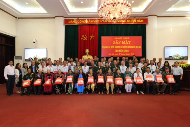 Bộ Quốc phòng gặp mặt người có công với cách mạng tỉnh Kiên Giang