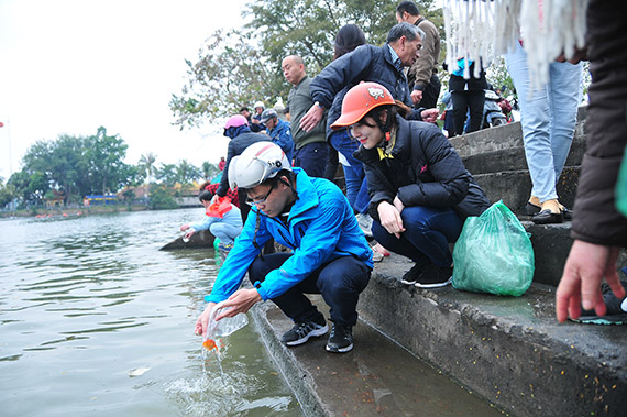 Người Hà Nội nhộn nhịp Tết ông Công, ông Táo