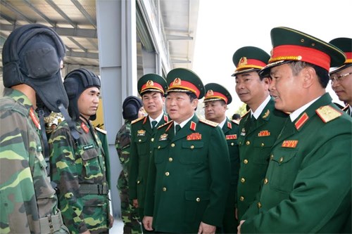 Bộ trưởng Ngô Xuân Lịch chúc Tết Sư đoàn 308 và Lữ đoàn Đặc công biệt động 1