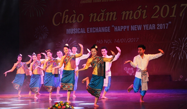 Đặc sắc chương trình giao lưu nghệ thuật “Chào năm mới 2017”