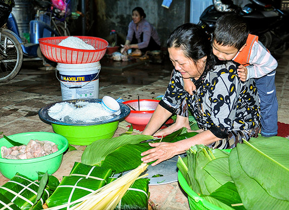 Tục gói bánh chưng ngày Tết