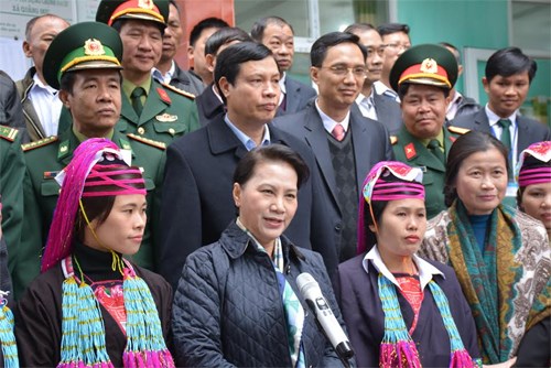 Chủ tịch Quốc hội Nguyễn Thị Kim Ngân chúc Tết lực lượng vũ trang và nhân dân vùng biên giới Quảng Ninh