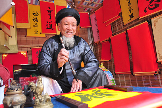 Dạo “Phố ông đồ” tìm về Tết Việt xưa