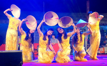 Thừa Thiên - Huế phấn đấu đưa du lịch trở thành ngành kinh tế mũi nhọn