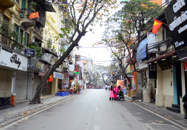 Thủ đô Hà Nội đẹp yên bình sáng mồng 1 Tết
