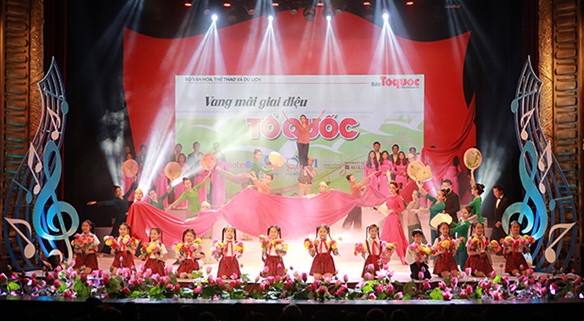 Chương trình nghệ thuật “Vang mãi giai điệu Tổ Quốc”