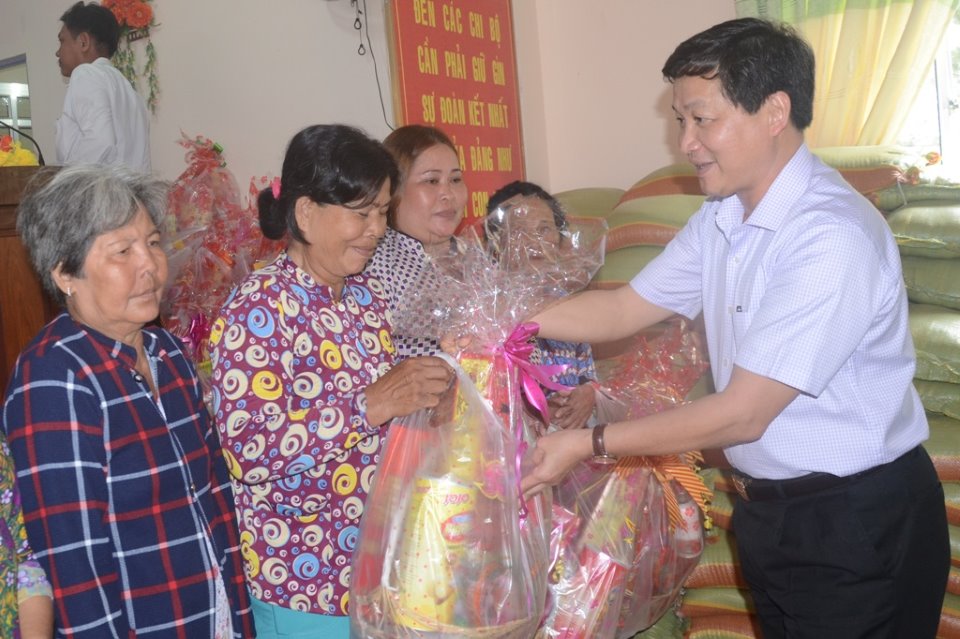 Gần 27 tỷ đồng chăm lo Tết cho hộ nghèo, cận nghèo và gia đình chính sách