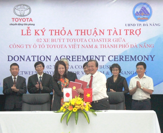Toyota Việt Nam tài trợ 2 xe buýt cho thành phố Đà Nẵng