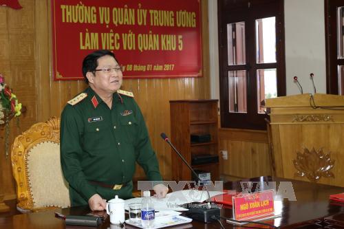 Thường vụ Quân ủy Trung ương làm việc với Bộ Tư lệnh Quân khu 5