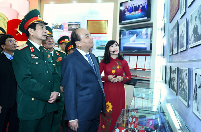 Thủ tướng Nguyễn Xuân Phúc kiểm tra công tác trực, sẵn sàng chiến đấu của Tổng cục Tình báo - Bộ Quốc phòng