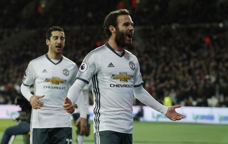 Man Utd tiếp tục thăng hoa, áp sát tốp 4