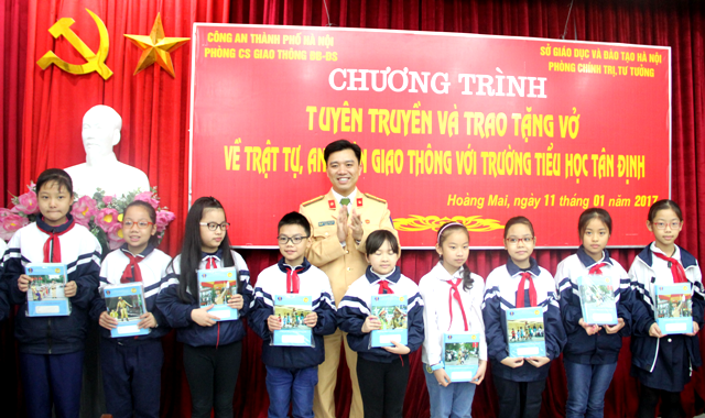 Hà Nội Tuyên truyền ý thức tuân thủ pháp luật giao thông từ trong nhà trường