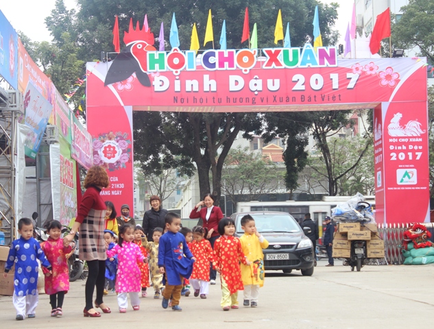 Náo nức Hội chợ xuân Đinh Dậu 2017