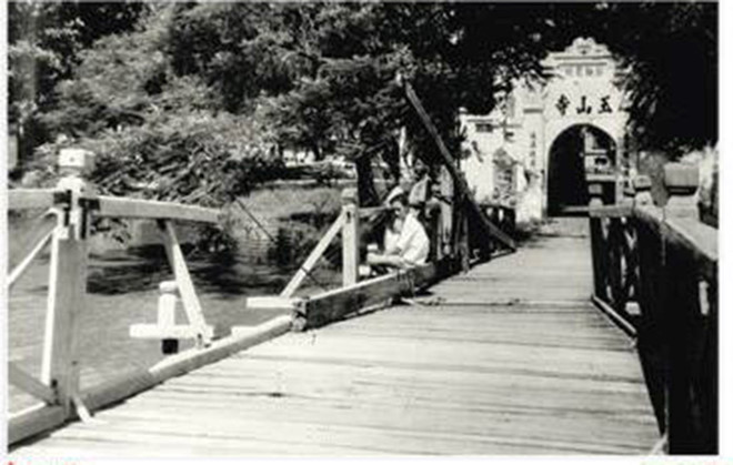 Nhìn lại “Hà Nội sau 60 ngày đêm huyết lệ”