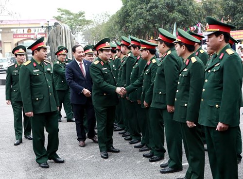Đại tướng Ngô Xuân Lịch thăm, làm việc với lực lượng vũ trang Quân khu 4
