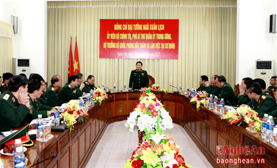 Đại tướng Ngô Xuân Lịch thăm và làm việc với Bộ Tư lệnh Quân khu 4