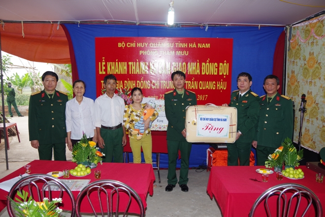Hà Nam Khánh thành và bàn giao nhà đồng đội cho đồng chí Trung úy Trần Quang Hậu