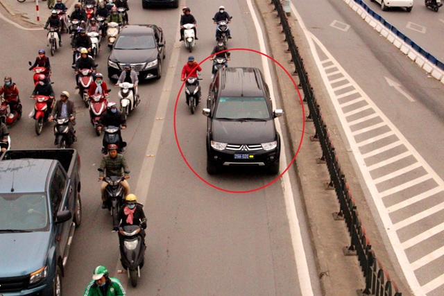 Hà Nội Các phương tiện vẫn ngang nhiên đi vào làn đường dành cho xe buýt nhanh