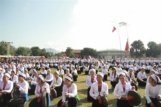 Bài 2 Cần trả lại những giá trị nguyên bản cho lễ hội