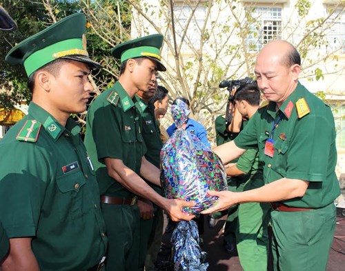 Sôi nổi hội trại “Tuổi trẻ Quân khu 9 với mùa Xuân biên giới 2017”