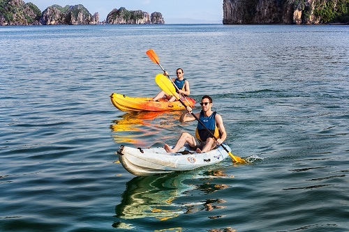 Dừng hoạt động chèo kayak trên vịnh Hạ Long từ ngày 1 4 2017