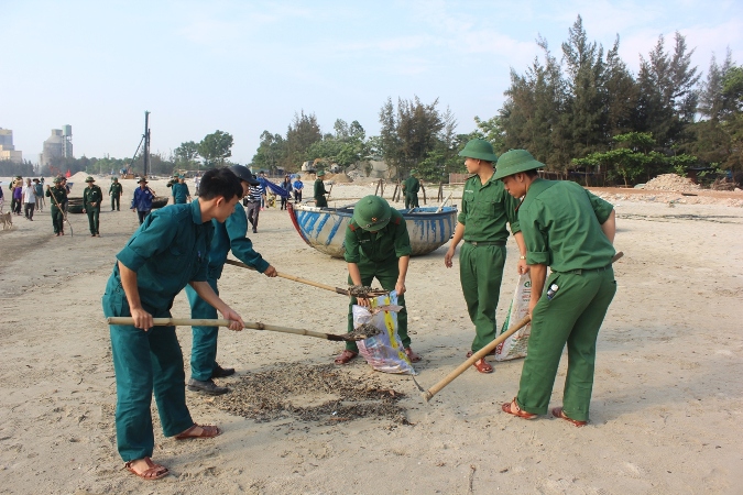 Bộ đội biên phòng Đà Nẵng hưởng ứng chiến dịch “Hãy làm sạch biển”