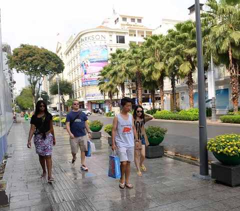 Chiếm dụng vỉa hè thực chất cũng là “ăn cắp của công”