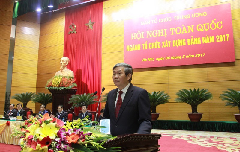 Chọn công tác đánh giá cán bộ làm khâu đột phá”