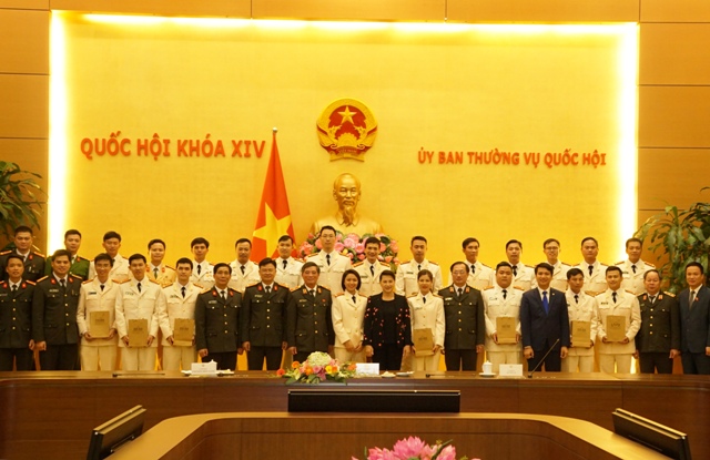Chủ tịch Quốc hội gặp mặt 20 thanh niên Công an tiêu biểu