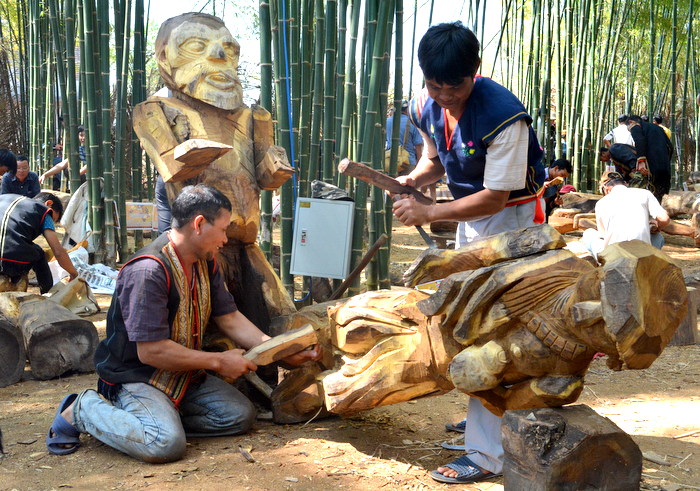 Độc đáo Hội thi tạc tượng gỗ dân gian các dân tộc Tây Nguyên năm 2017