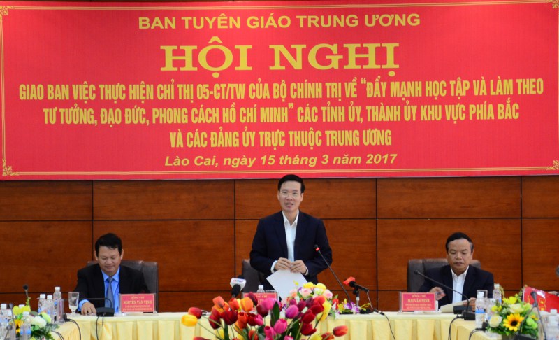 Phát huy vai trò gương mẫu của cấp uỷ và người đứng đầu trong học và làm theo Bác