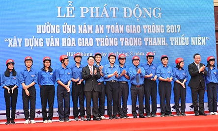 “Xây dựng văn hóa giao thông trong thanh thiếu niên”