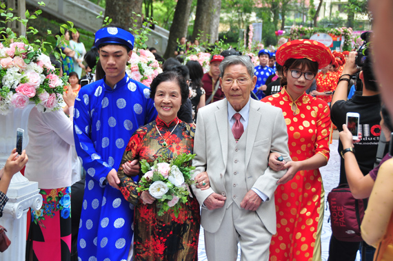 “Ngày hạnh phúc” của 36 cụ già và 36 bạn trẻ