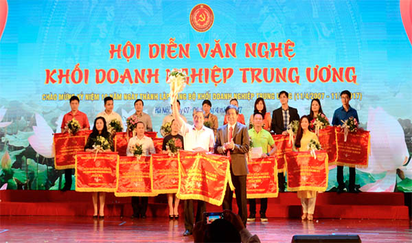 Hội diễn văn nghệ chào mừng Ngày thành lập Đảng bộ Khối Doanh nghiệp Trung ương