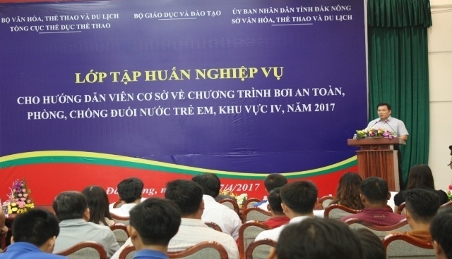 Tập huấn nghiệp vụ cho hướng dẫn viên cơ sở về chương trình bơi an toàn