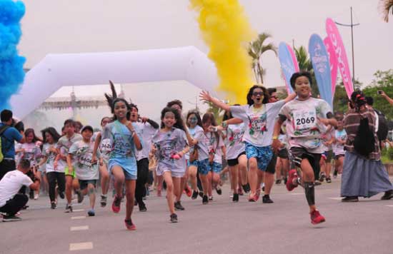 Giới trẻ Thủ đô sôi nổi với “Đường chạy sắc mầu 2017”