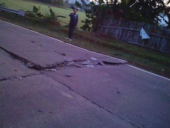 Philippines Động đất mạnh 6 độ Richter phá hủy nhiều nhà cửa
