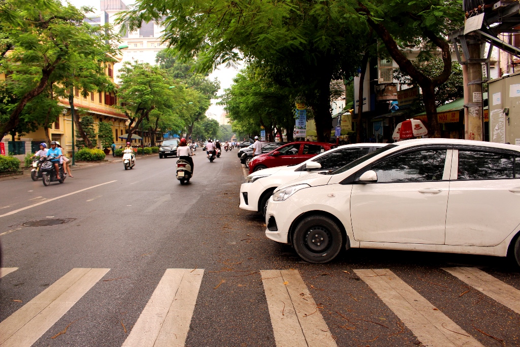 Hà Nội Có nên cấp phép thêm điểm đỗ xe dưới lòng đường