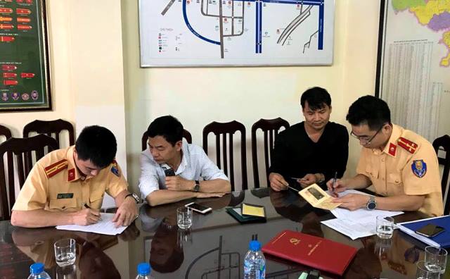 Hà Nội Xử phạt 4 lái xe chở rác đi vào làn đường xe buýt BRT