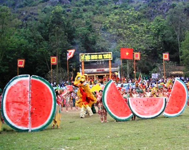 Tưng bừng Lễ hội Mai An Tiêm năm 2017
